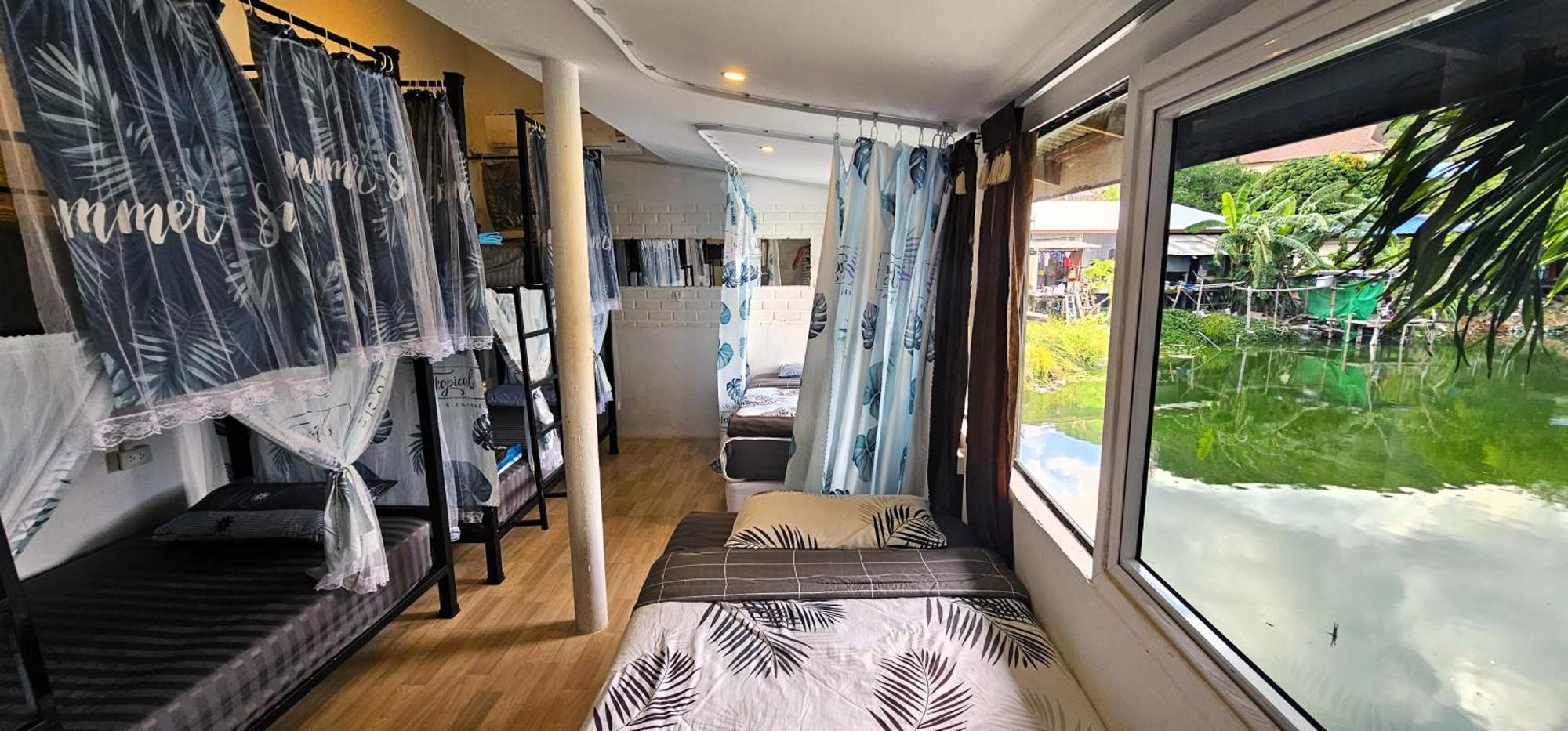 Hideout Hostel *