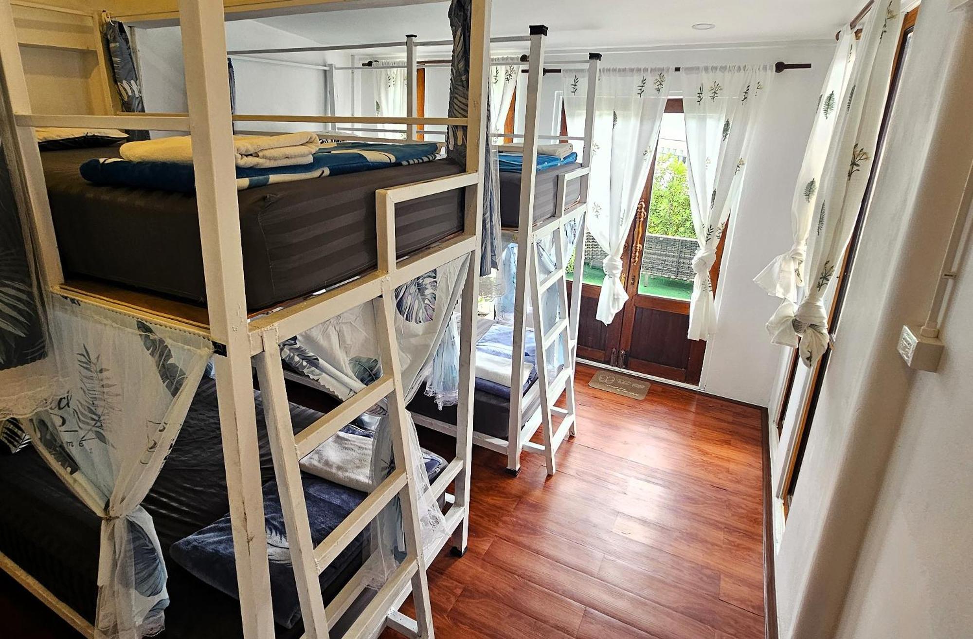 Hideout Hostel *