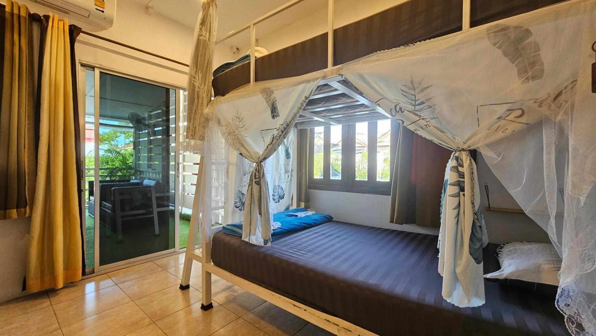 Hostel Hideout *