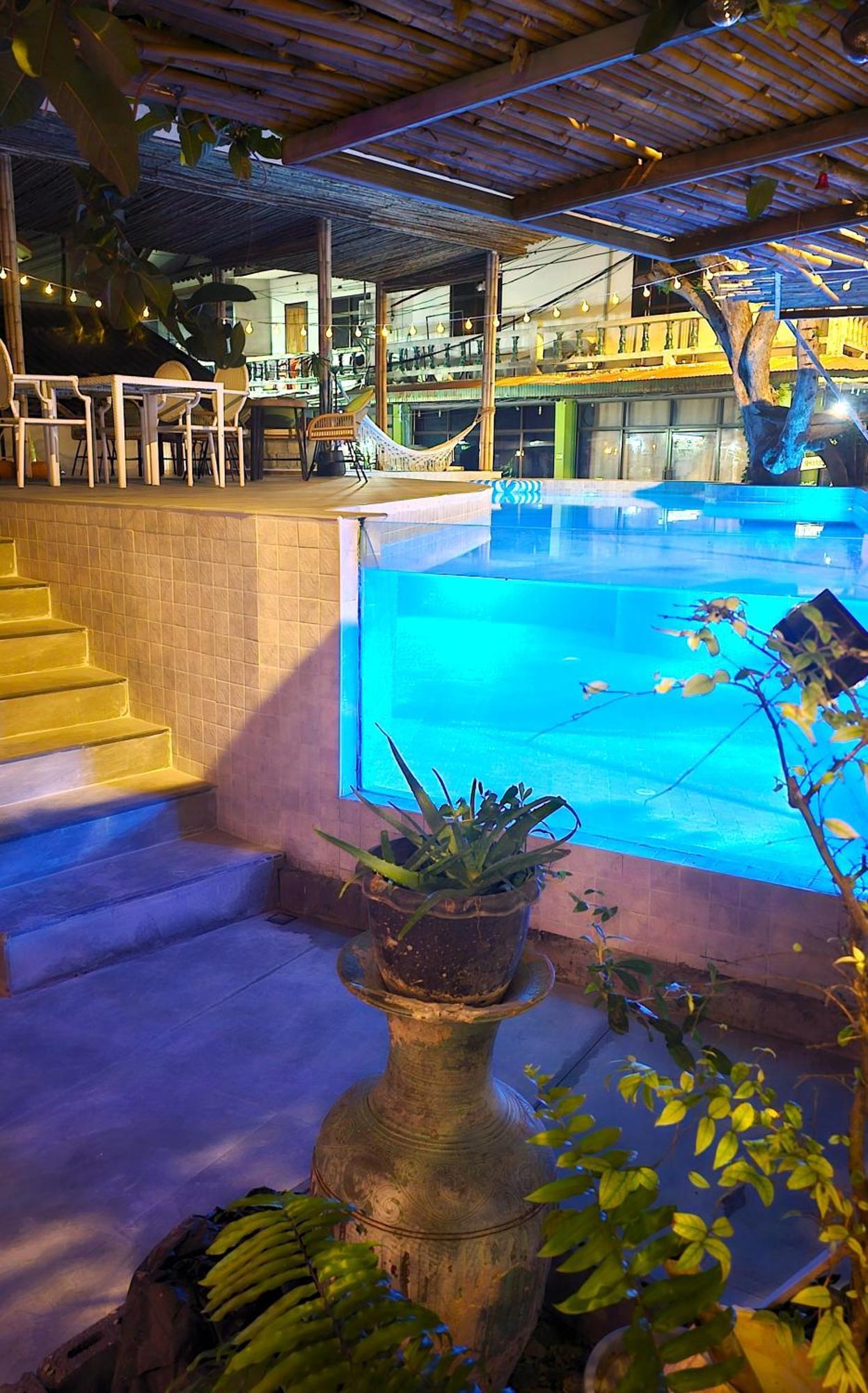 Hideout Hostel *